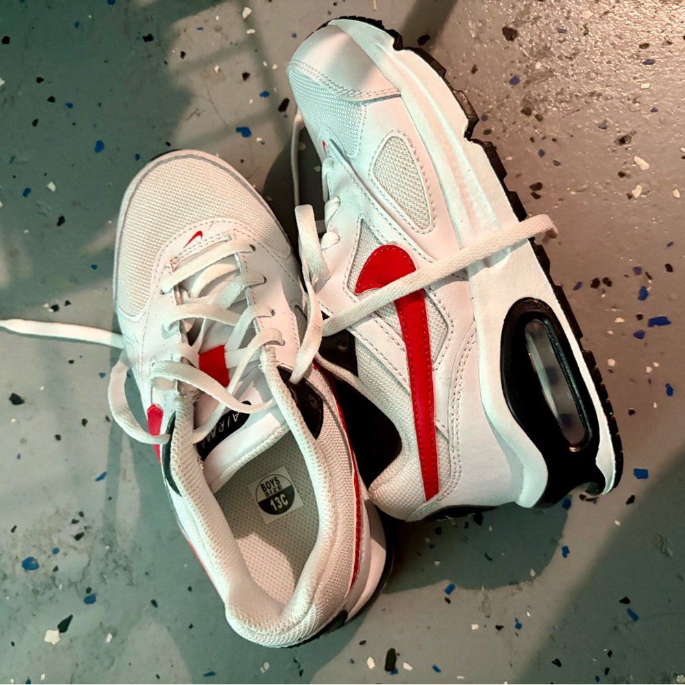 Nike gently worn boys sneakers